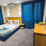 Albatros New Town 3*