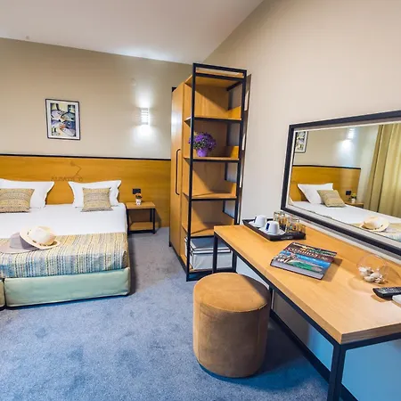 Albatros New Town Hotell