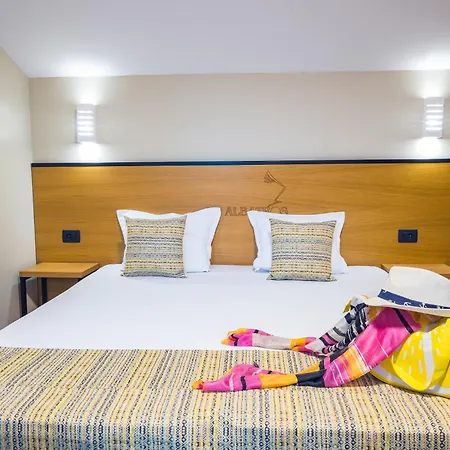 Albatros New Town Отель 3*