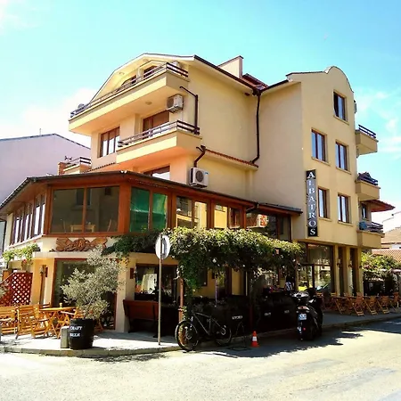 Albatros New Town Отель