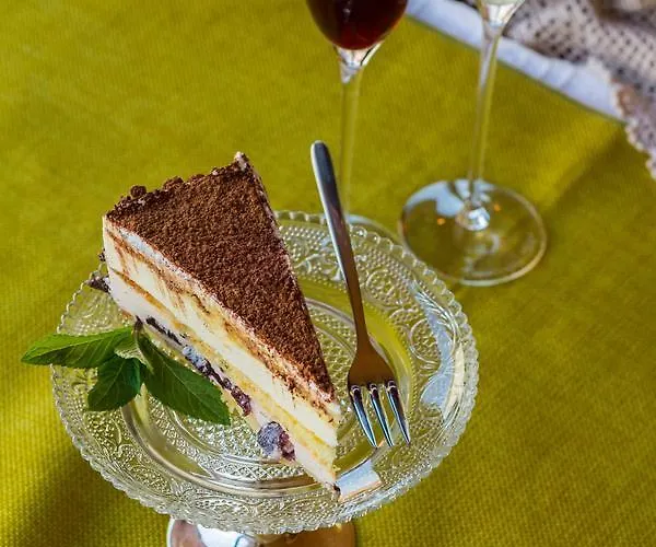 Albatros New Town Отель