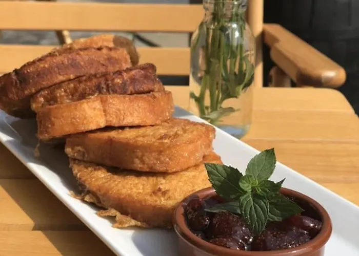 Albatros New Town Hotell 3*