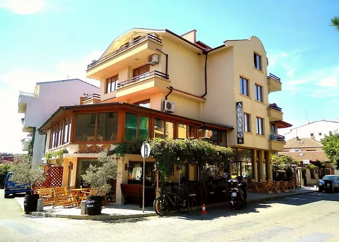 Albatros New Town Отель