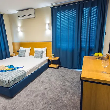 Albatros New Town 3*